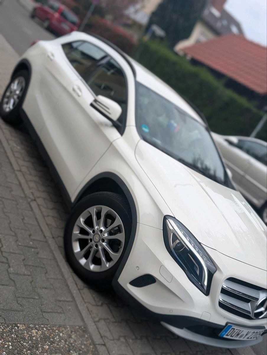 MERCEDES-BENZ mercedes GLA200D tauschen