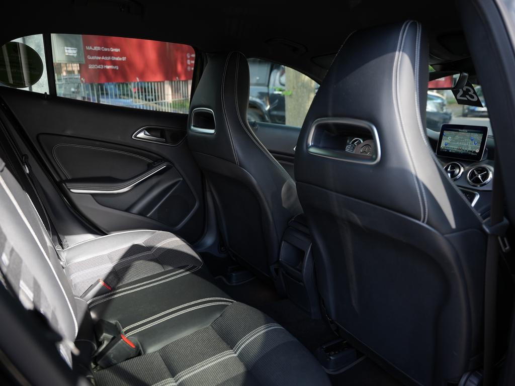 Mercedes-Benz GLA 220