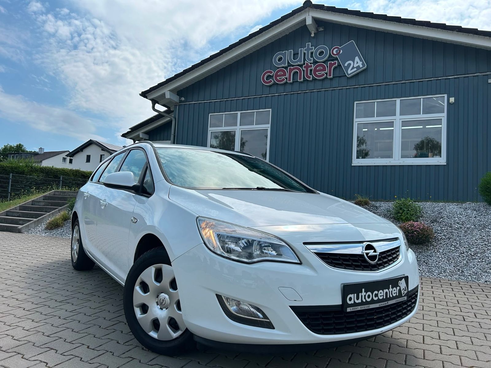 Fahrzeugabbildung Opel Astra J Sports Tourer Selection°PDC°Klima°Euro5°