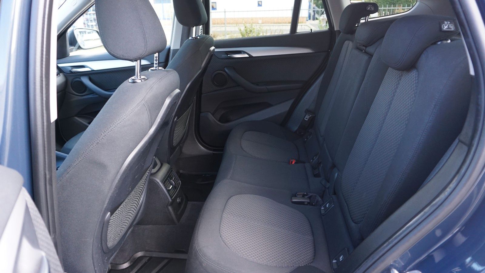 Fahrzeugabbildung BMW X1 xDrive 20i Advantage,PDC,Automatik,Scheckheft