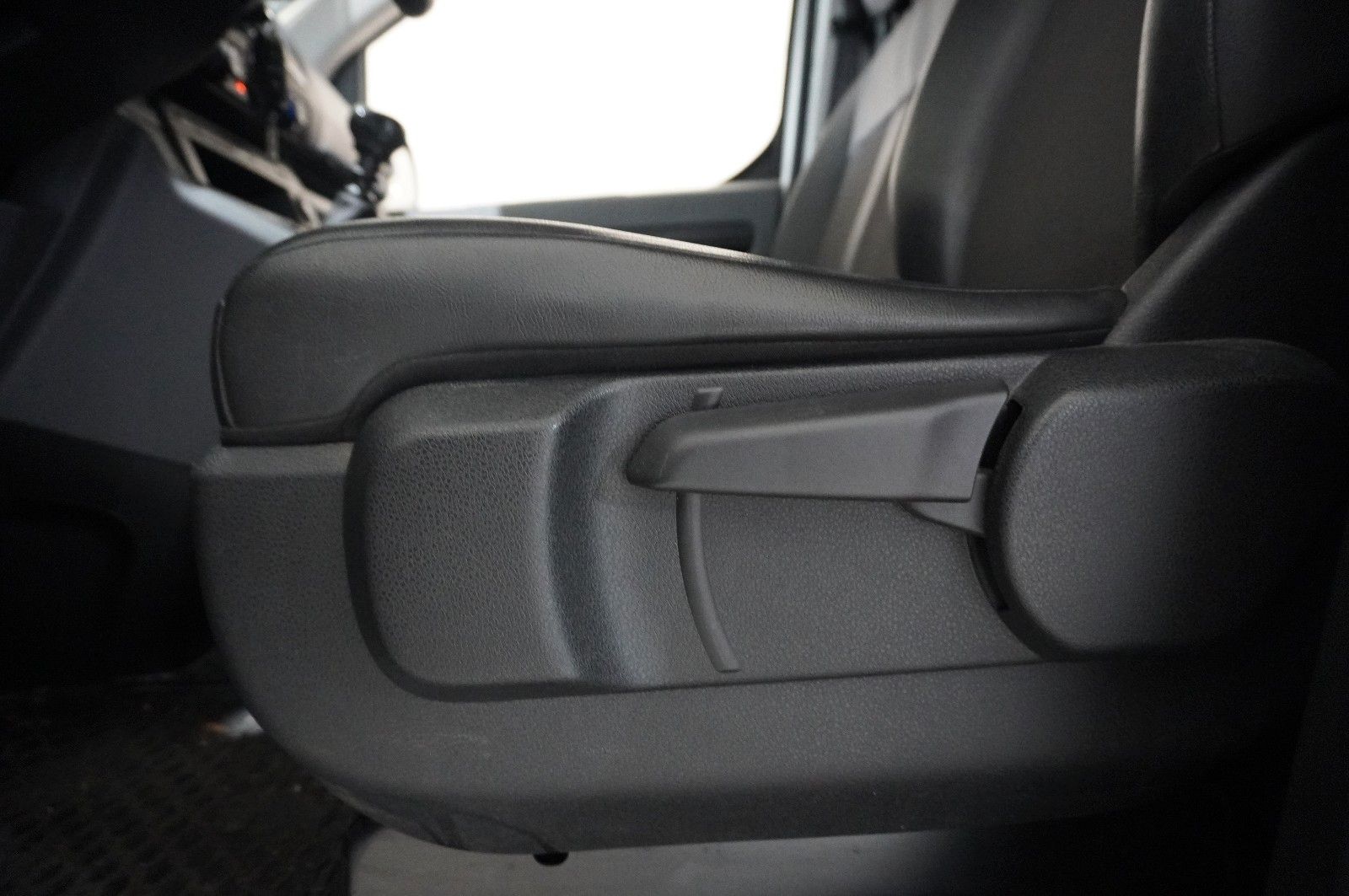 Fahrzeugabbildung Opel Vivaro Cargo 1.5D M EDITION KLIMA/DAB+/PDC/TEMP.