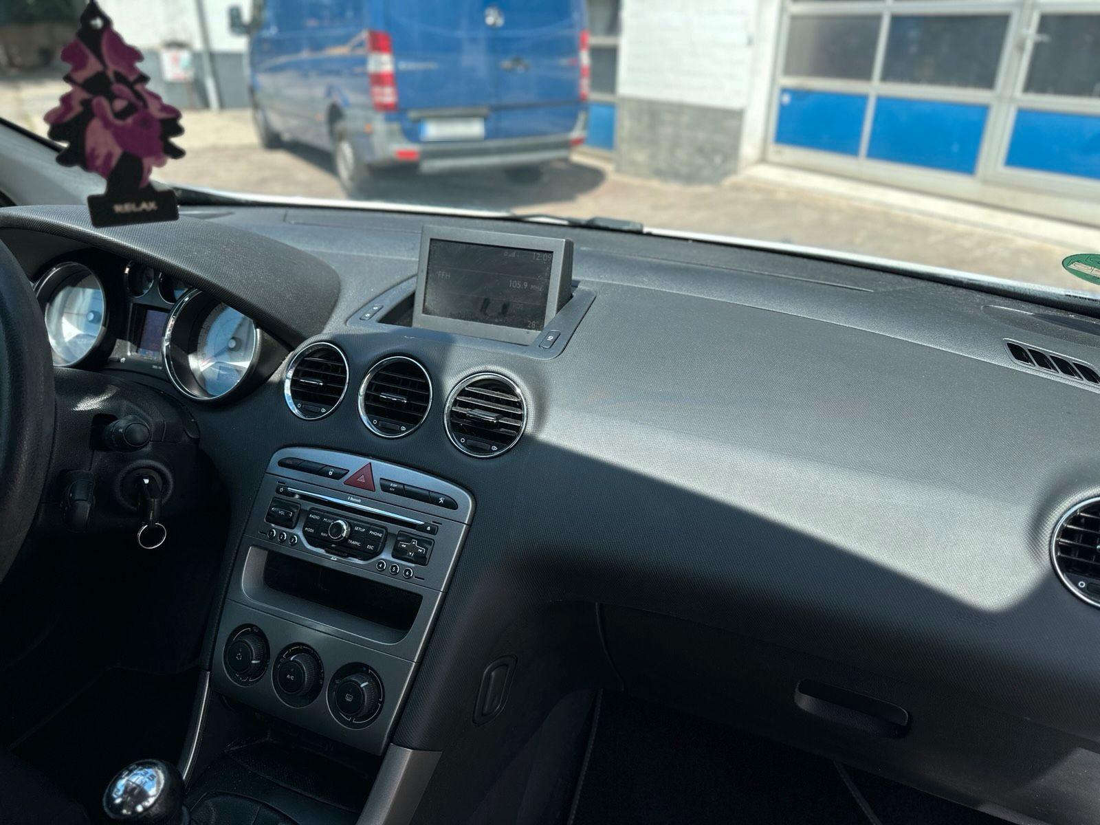Peugeot 308 2012 — photo 13