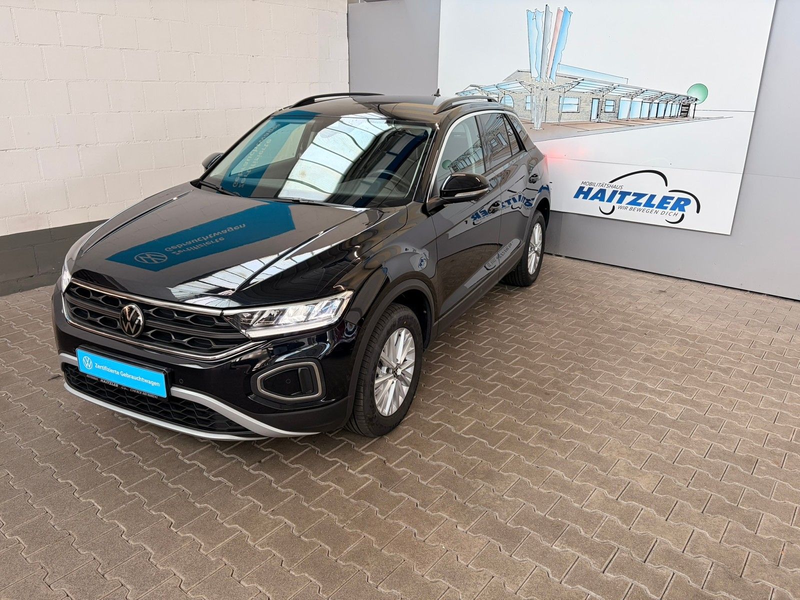 Fahrzeugabbildung Volkswagen T-Roc Life 2,0 TDI DSG +Kamera+ Navi + ACC + LED