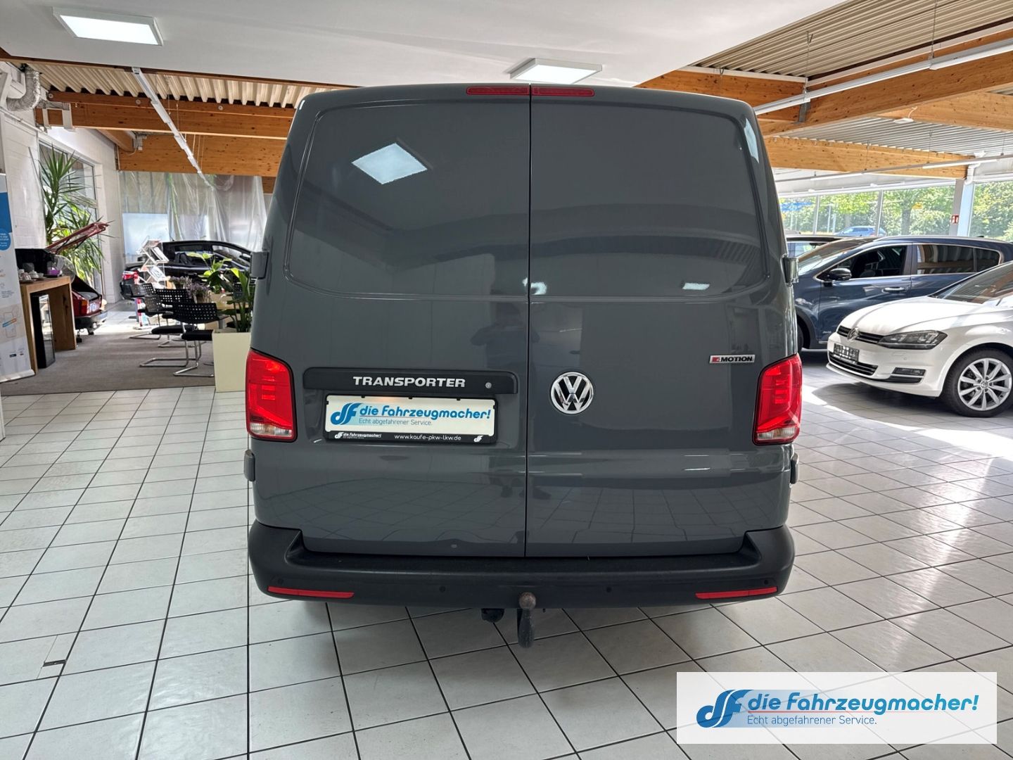 Fahrzeugabbildung Volkswagen Transporter T6.1 Kasten 4MOTION AHK DAB Induktio