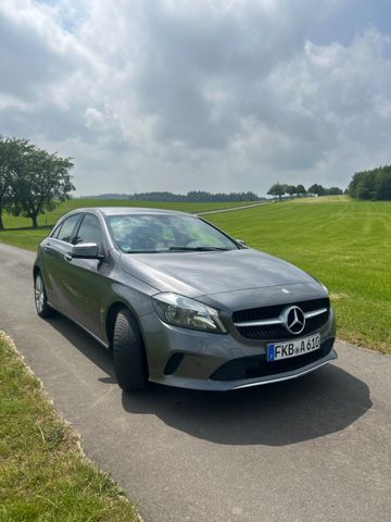 MERCEDES-BENZ Mercedes Benz A 180 - Mountaingrau metallic 