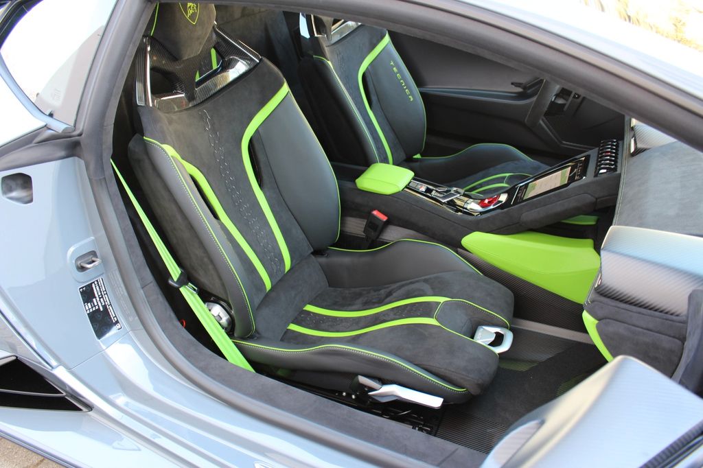 LAMBORGHINI Huracán Tecnica / CARBON INT/ FUNCTIONAL/ DAMISO LAMBORGHINI Huracán Tecnica / CARBON INT/ FUNCTIONAL/ DAMISO