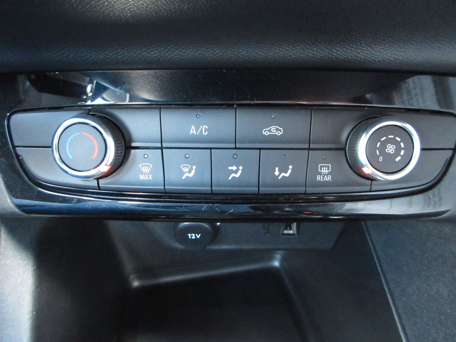 Fahrzeugabbildung Opel Corsa 1.2 T Elegance LED/NAVI/PDC/ALU/TEMPO