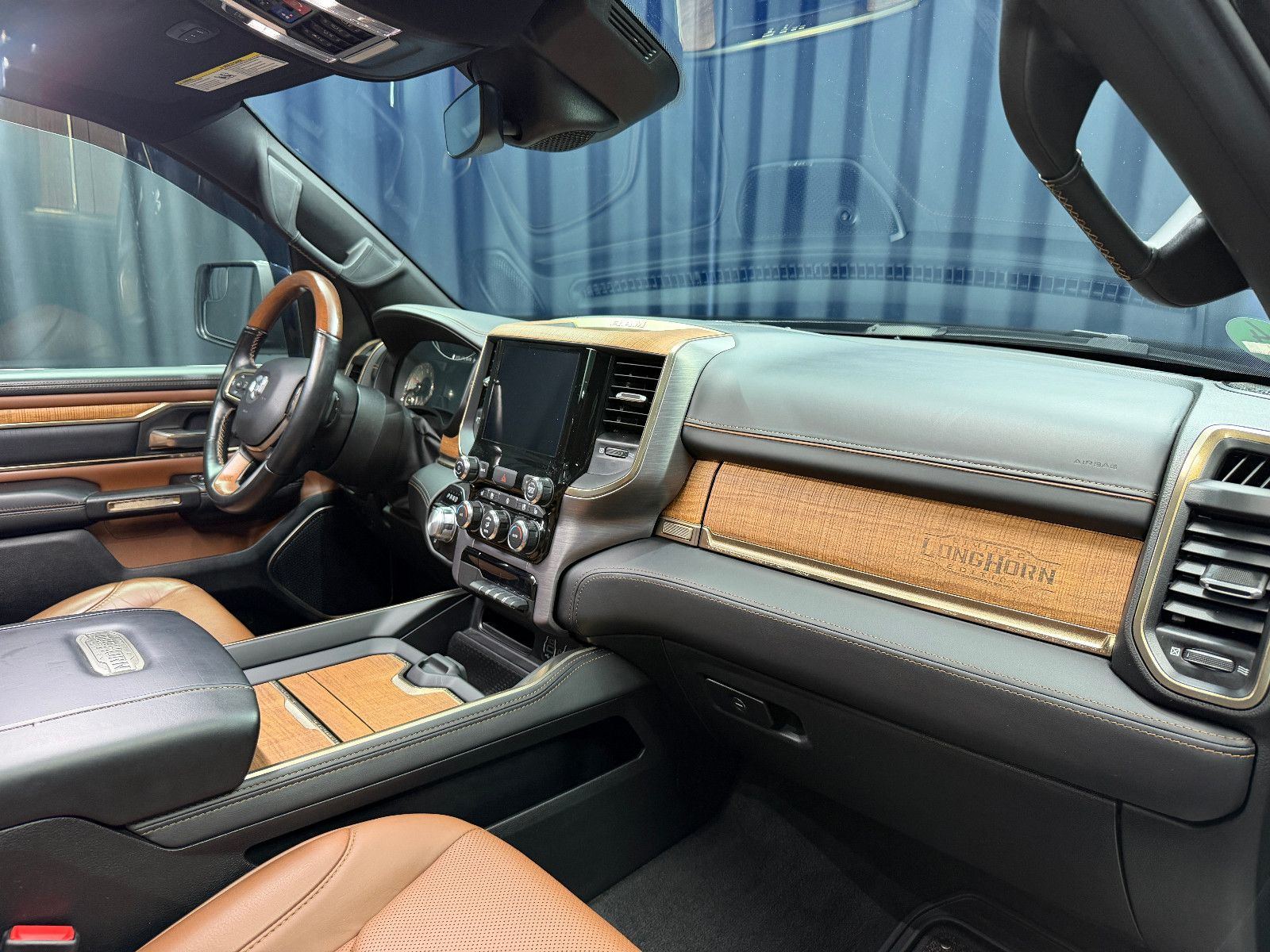 Fahrzeugabbildung Dodge RAM 1500 5.7 HEMI 4x4 Longhorn|AHK|NAVI|PANO