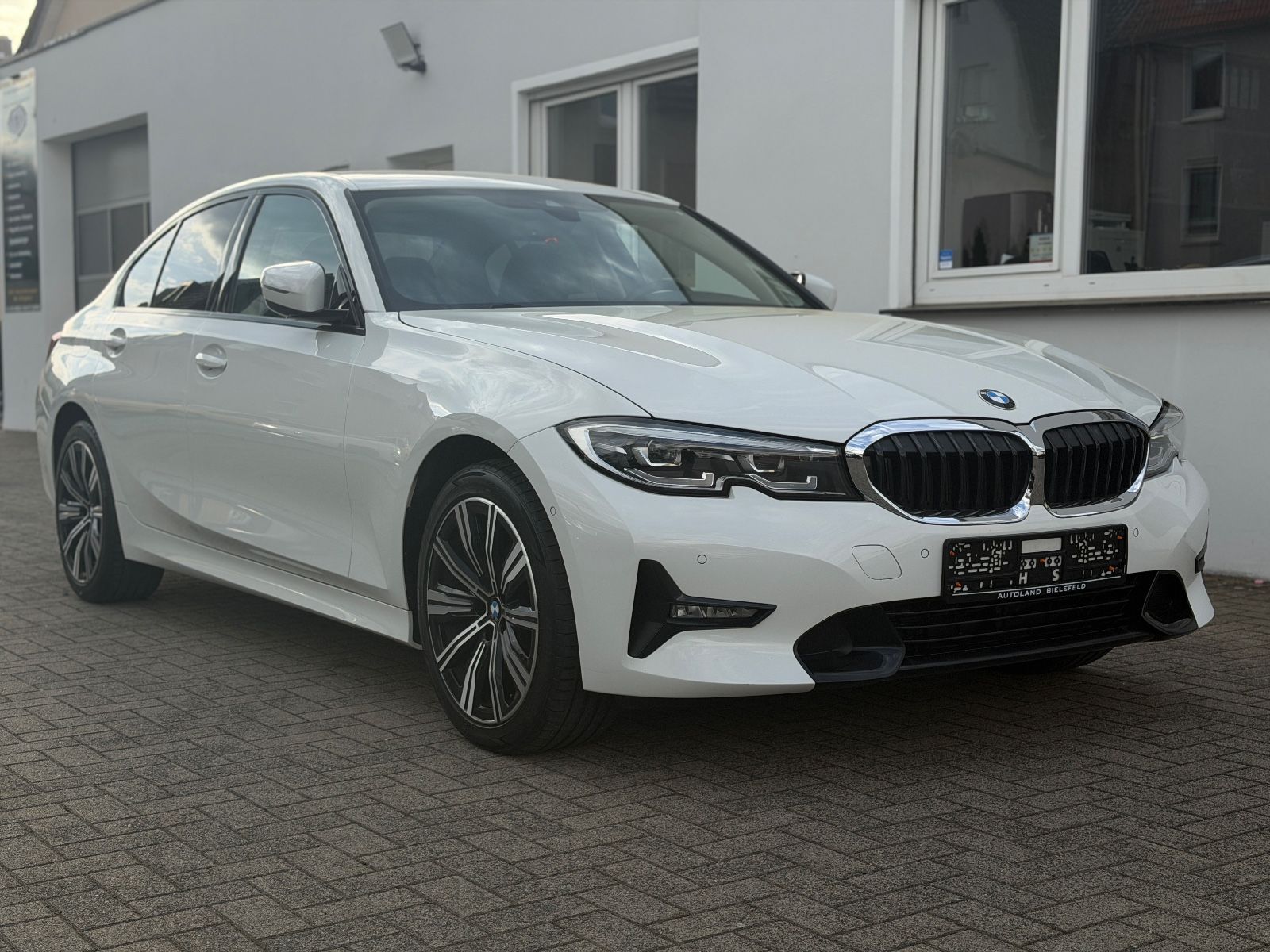 BMW 320i Limo. xDrive Sport Line/KAMERA/TOTW/ACC