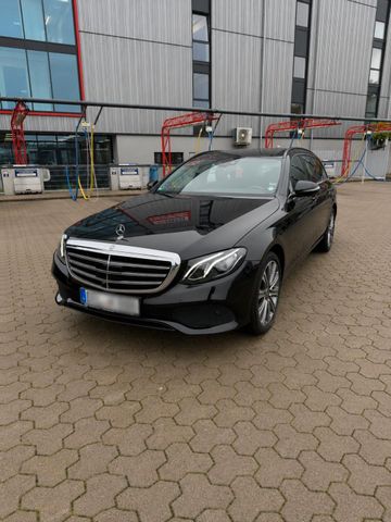 MERCEDES-BENZ E 220 d T Autom. - 9 G TRONIC 360 CAM ,LED,NAVI
