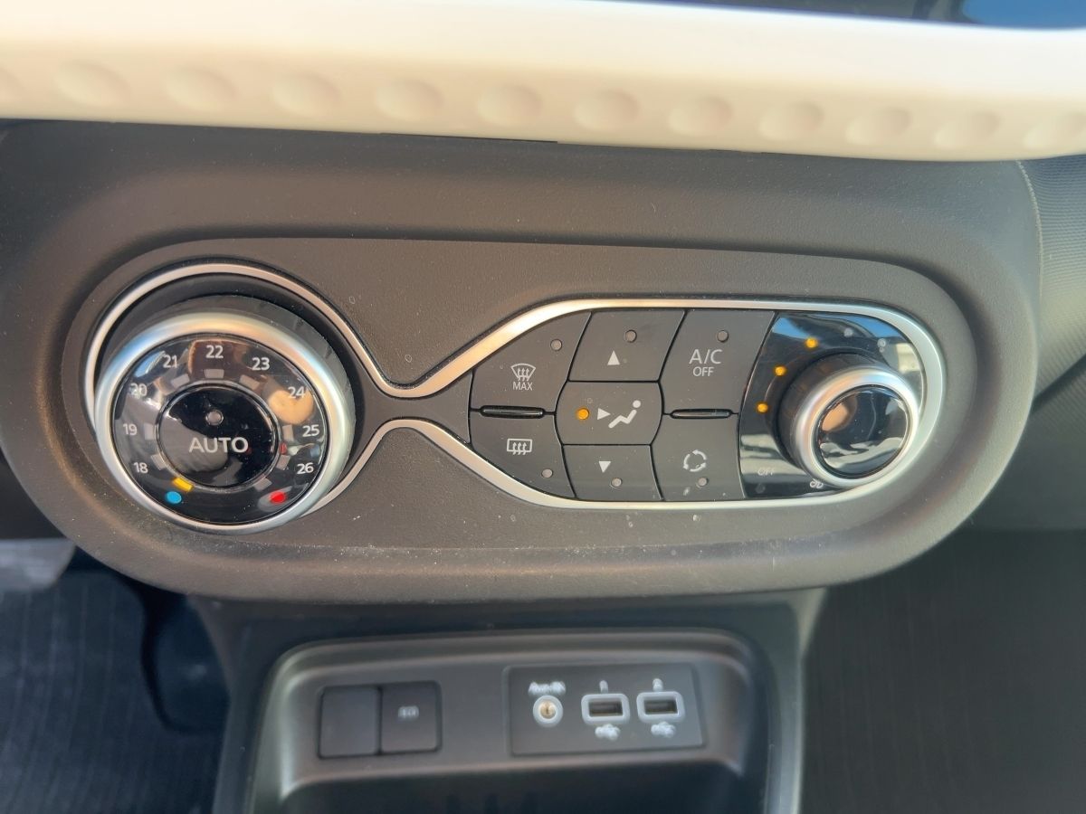 Fahrzeugabbildung Renault Twingo ZEN Electric Schukoladekabel