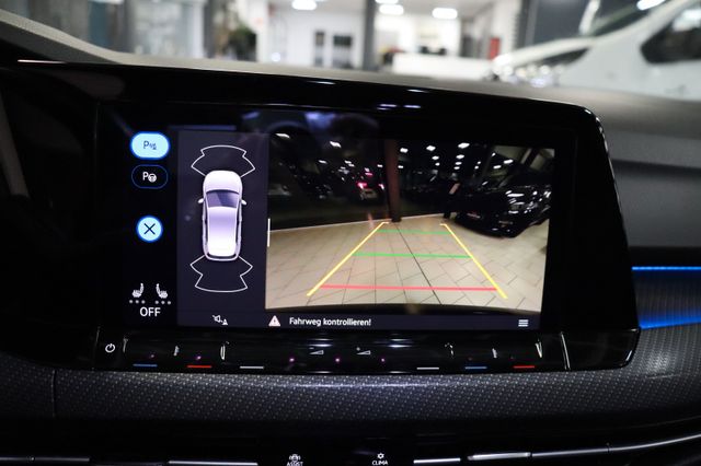 Fahrzeugabbildung Volkswagen Golf VIII Lim. R 4Motion|MATRIX|H/K|DCC|AMBIENTE