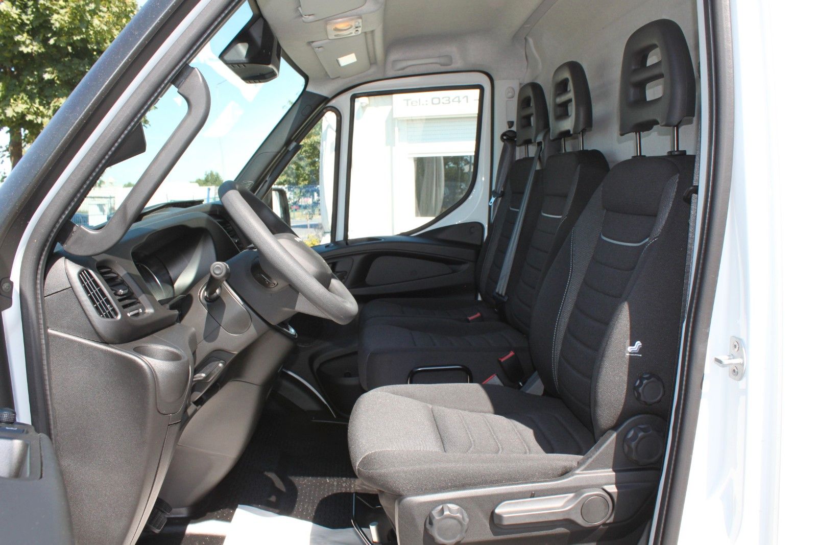 Fahrzeugabbildung Iveco Daily 3,0 Autom. Airline/Boden/Verkleidung