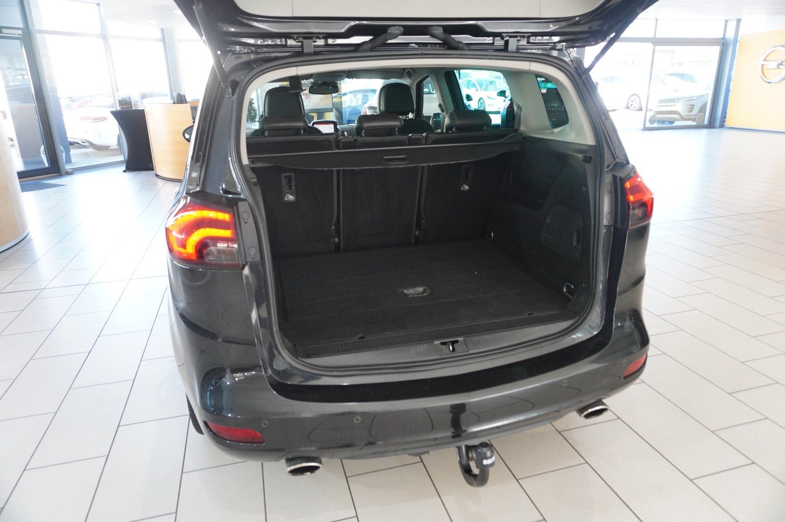 Fahrzeugabbildung Opel Zafira C Tourer 1.6 INNOVATION NAVI/BI-XENON/AHK