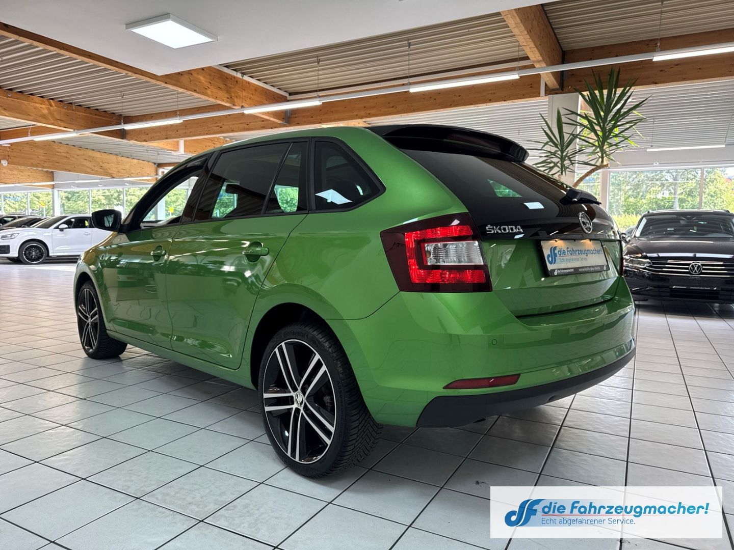 Fahrzeugabbildung SKODA Rapid Spaceback StylePlus 1.2 TSI Panorama Xenon