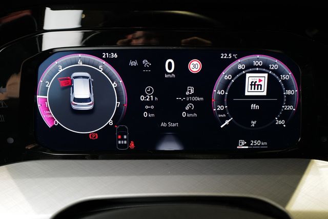 Volkswagen Golf VIII 1.5TSI Life RKam Navi Matrix HuD Totwi