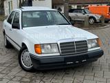 Mercedes-Benz 200 E AUTOMATIK+H-OLDTIMER+2.HAND+ALU+SHD