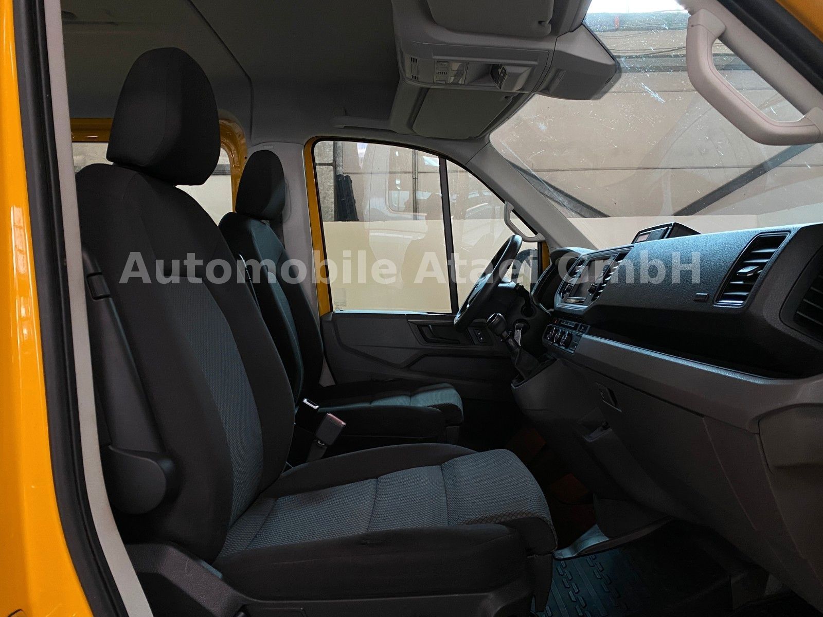 Fahrzeugabbildung Volkswagen Crafter 35 AHK 3,5 t+TEMPOMAT+KAMERA (4072)