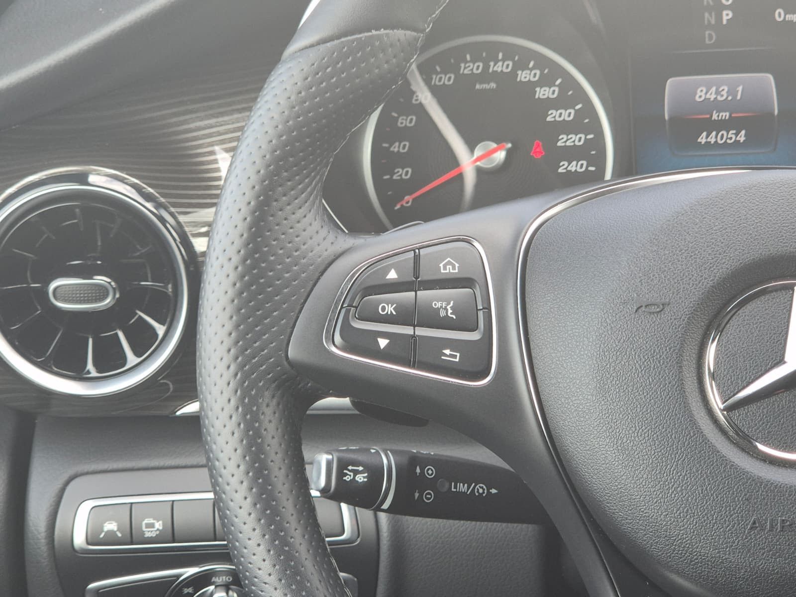 Fahrzeugabbildung Mercedes-Benz V 250 d AVANTGARDE extralang LEDER*LED*BUR*DISTR