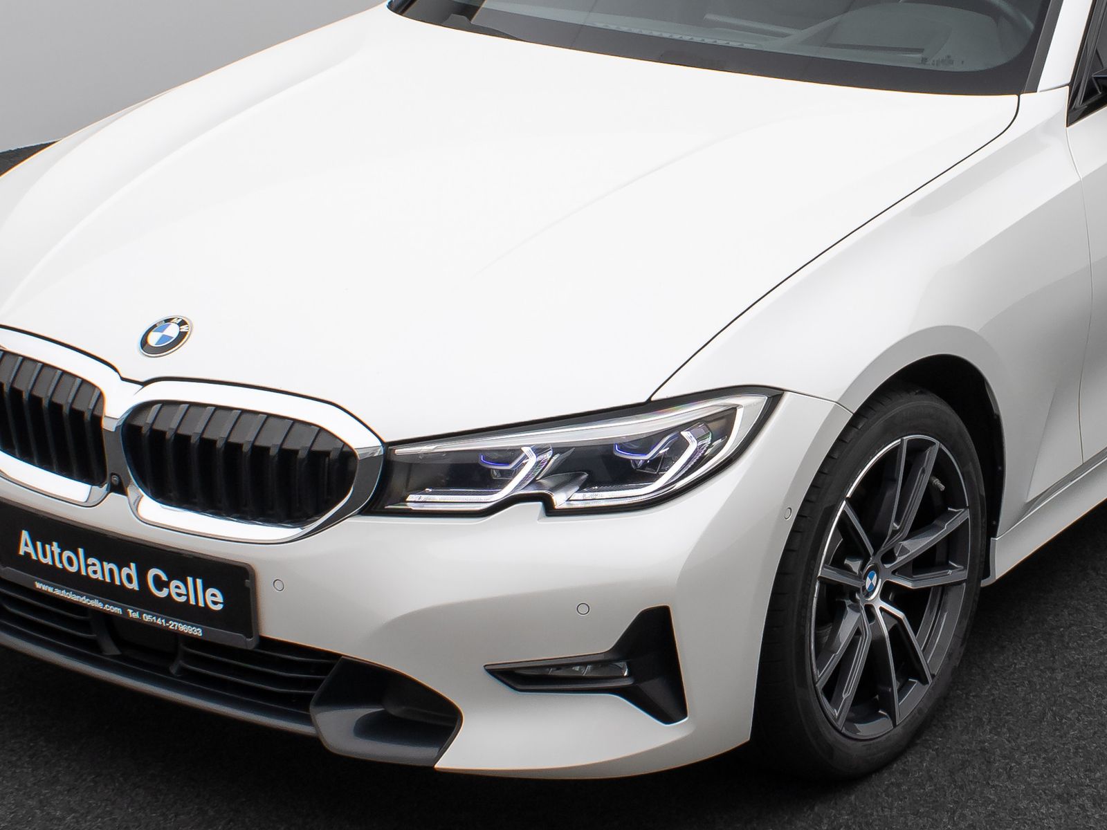 Fahrzeugabbildung BMW 320d xD Sport Line Panorama Laser 360° HUD HiFi