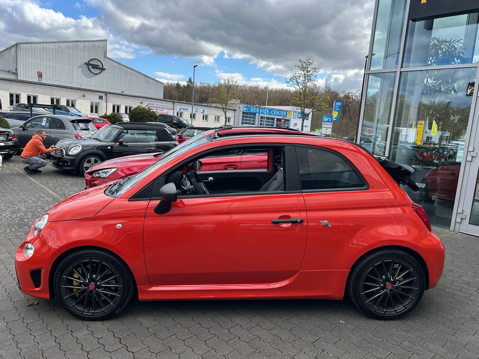 Fahrzeugabbildung Abarth 695C Turismo BEATS NAVI XENON