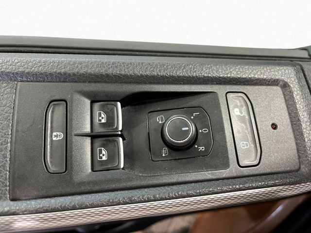 T6.1 Multivan Genaration Six+7 SI+NAVI+AHK+ACC+