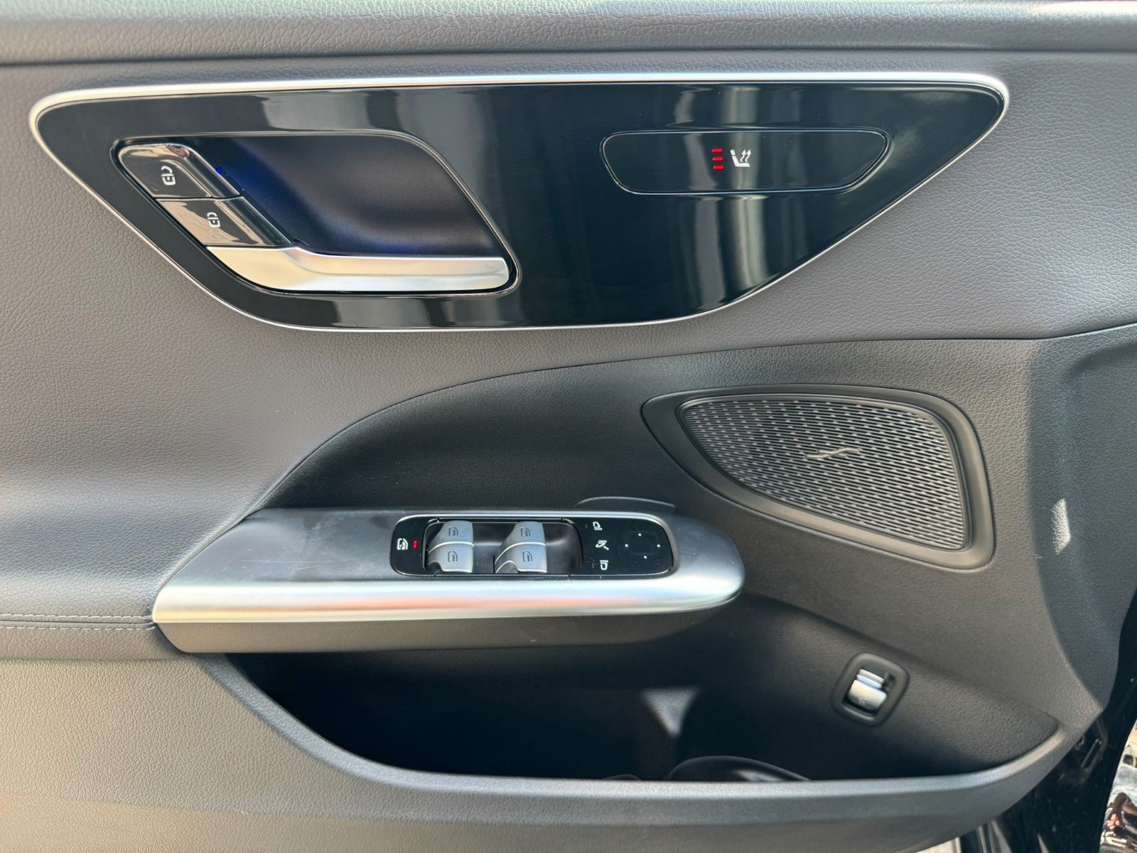 Fahrzeugabbildung Mercedes-Benz C 200 d T Avantgarde AHK+R-Kamera+Ambiente+Carp