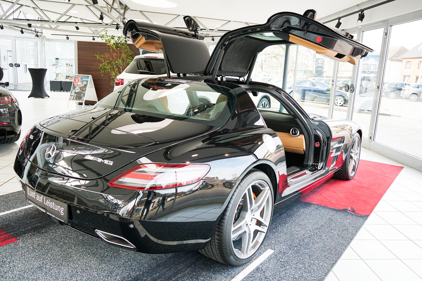 showroom-image-top