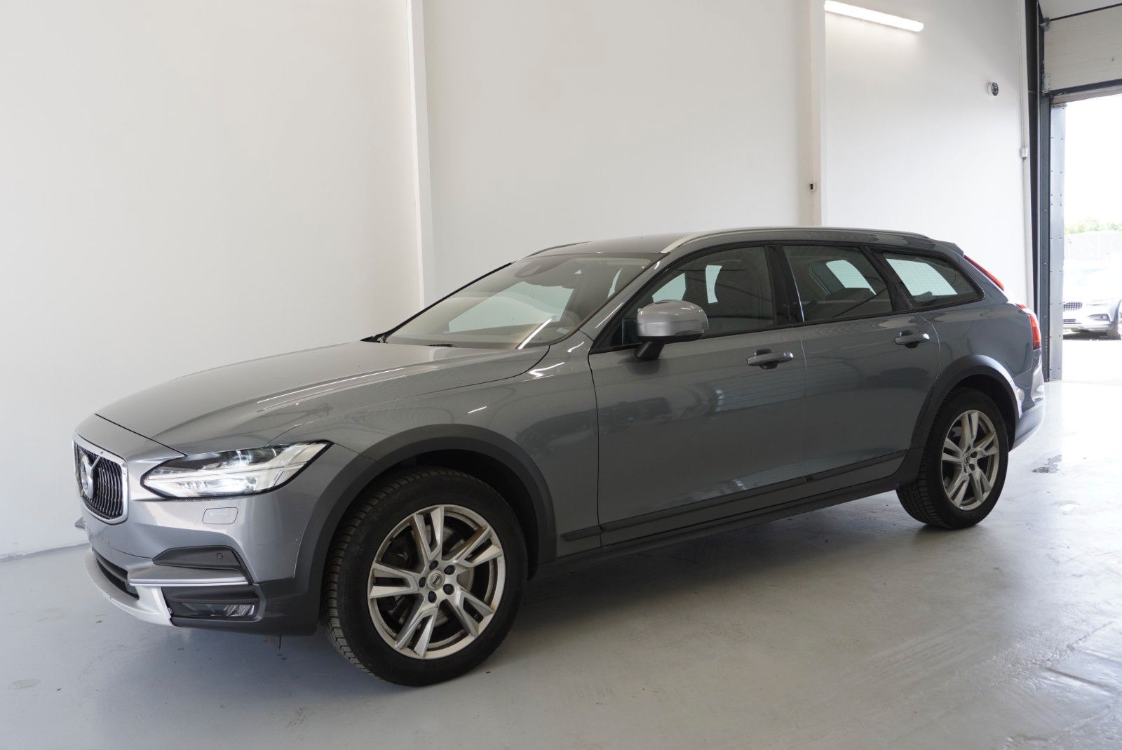 VOLVO V90 Cross Country