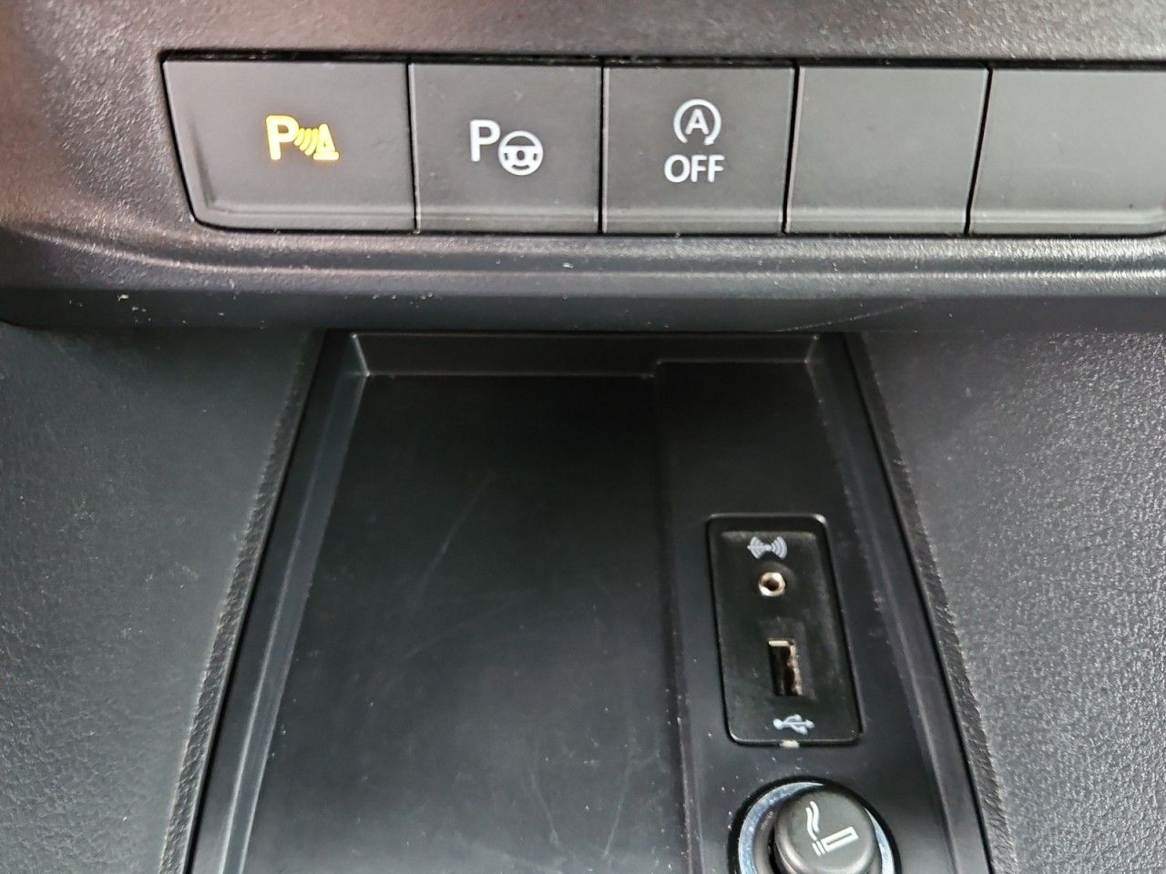 Fahrzeugabbildung Volkswagen Caddy PKW Highline Navi ACC Xenon