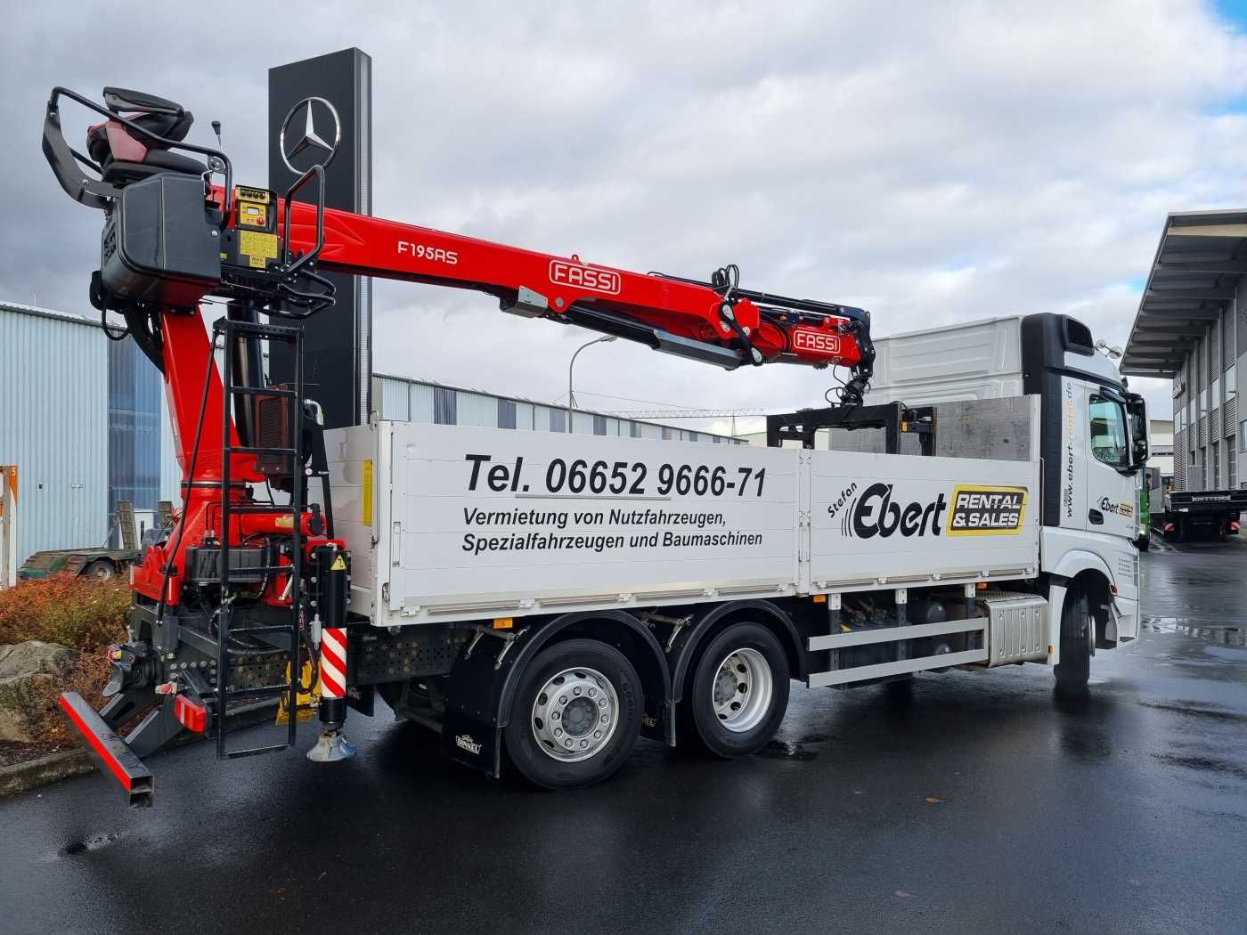 Fahrzeugabbildung Mercedes-Benz Actros 2745 L 6x2 Baustoffpritsche+Kran Retarder