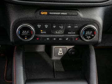 Ford Kuga 2.5 Plug-In Hybrid ST-Line X Stauassistent