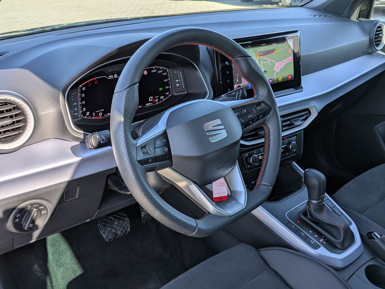 Fahrzeugabbildung SEAT Arona 1.5 TSI FR DSG AHK*ACC*LED*APP*DAB*KAMERA