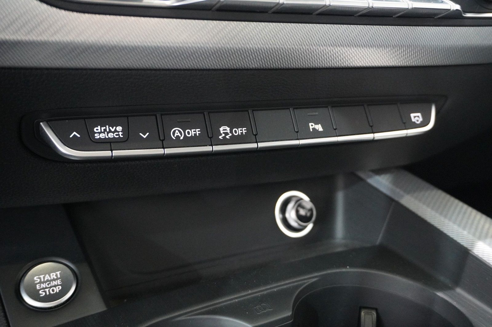 Fahrzeugabbildung Audi A4 Avant 35 TDI S-LINE SPORT NAVI/LED/KAMERA/DAB