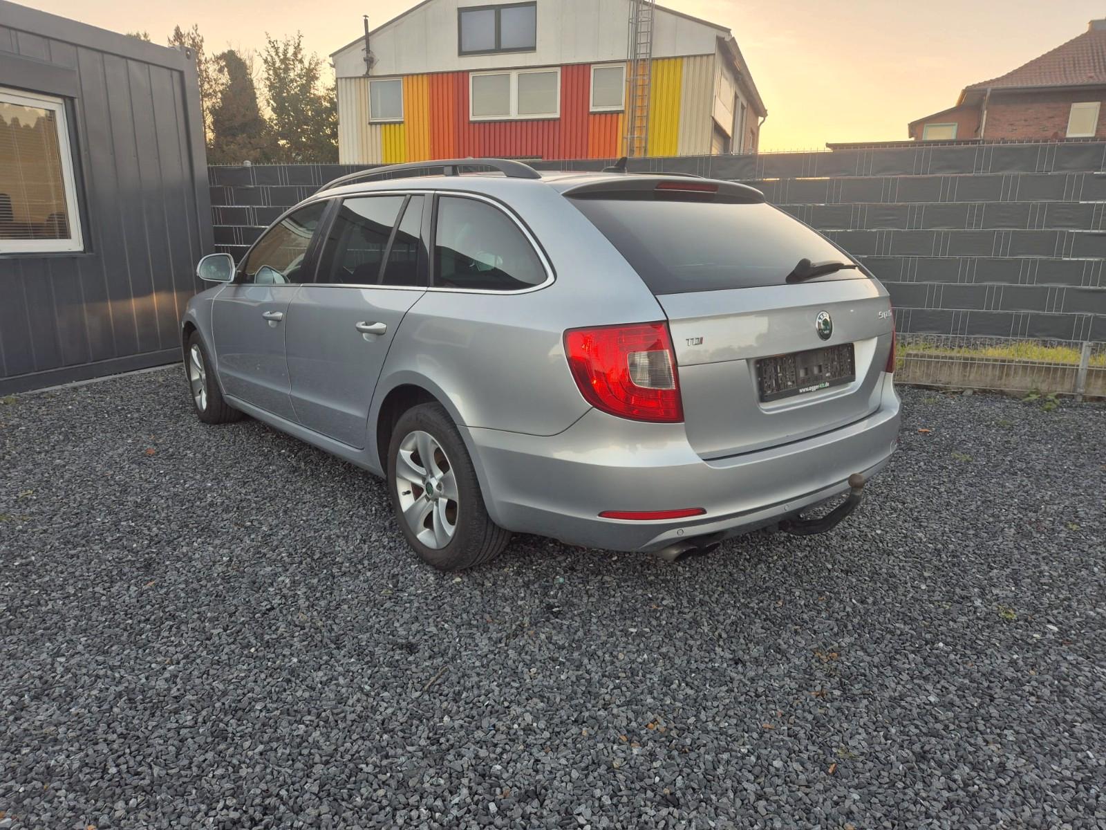 Skoda Superb 2012 — photo 7