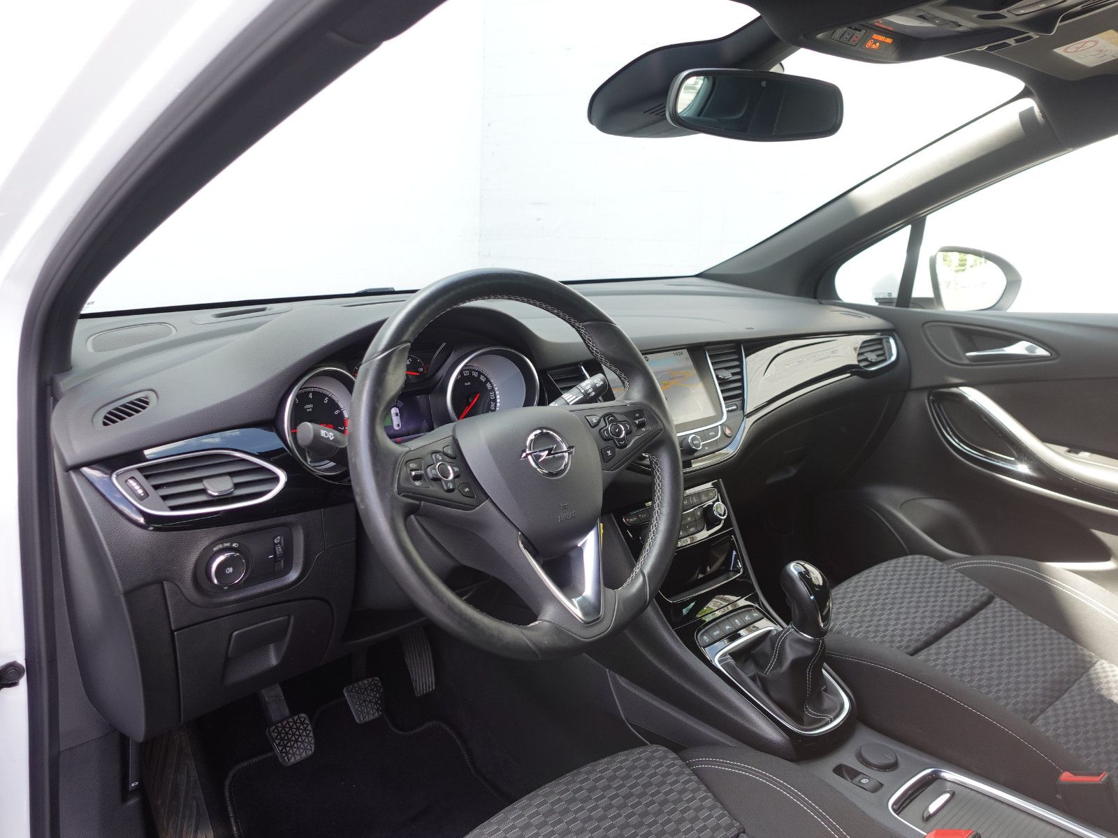 Fahrzeugabbildung Opel Astra 1.6Turbo Dynamic Navi,OPC-Line,SHZ,Standhz