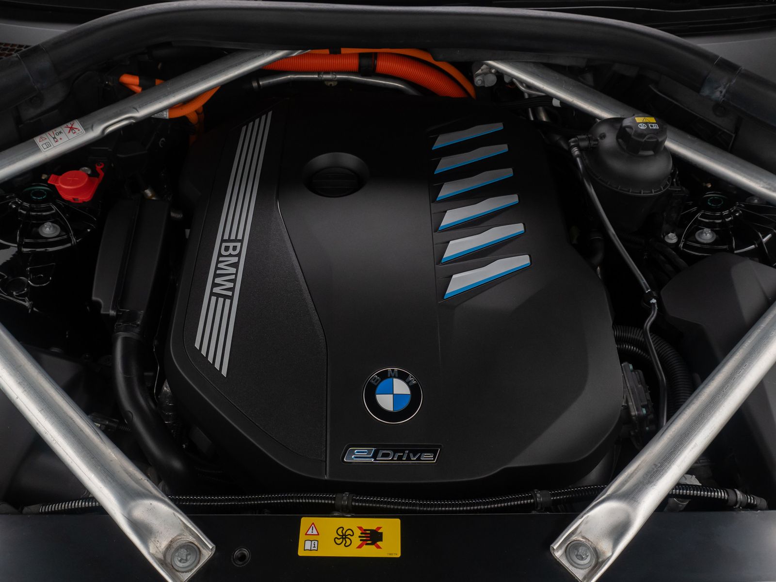 Fahrzeugabbildung BMW X5 xD45e M Sport B&W Kamera DAB Panorama Alarm