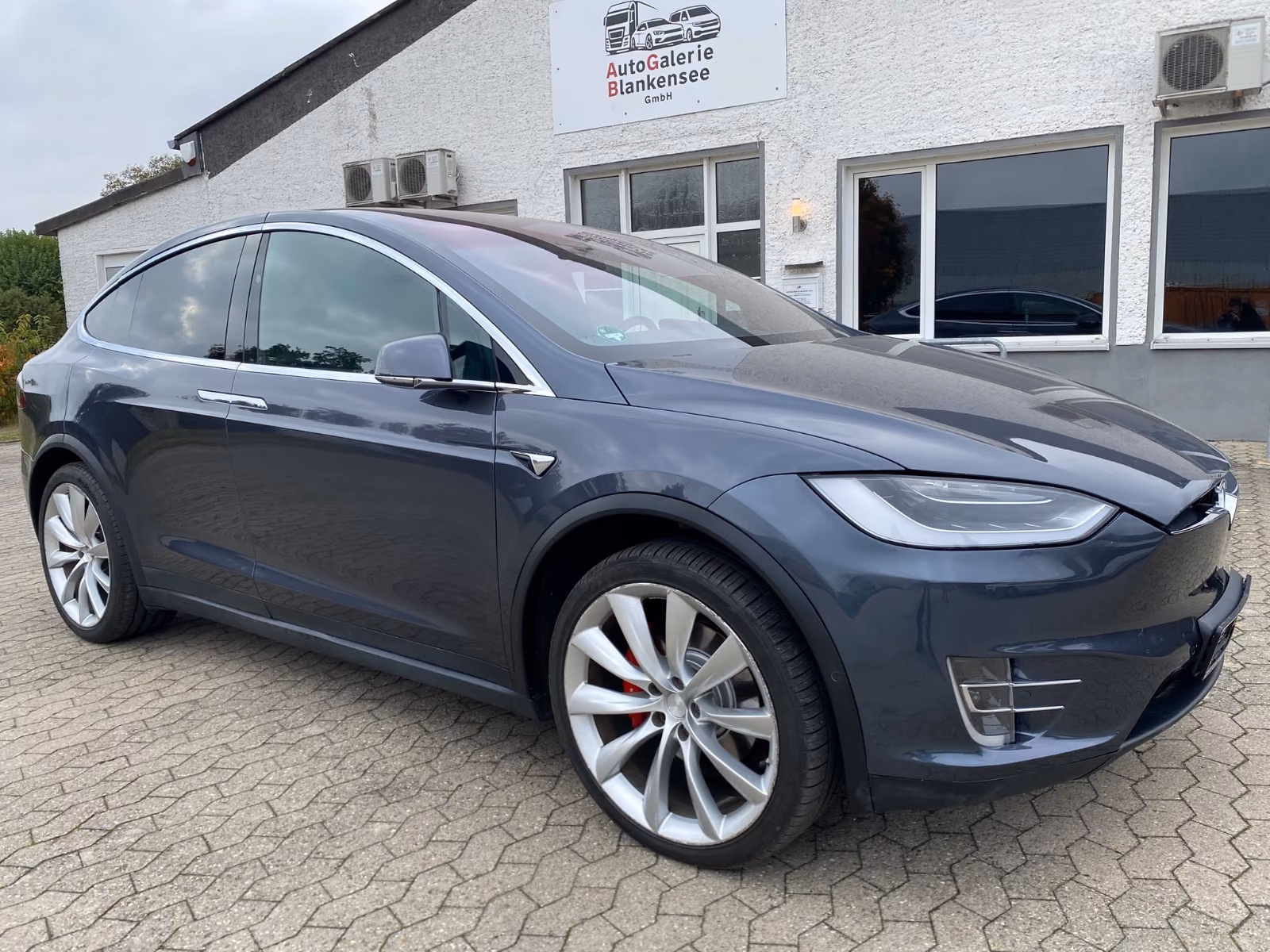 TESLA MODEL X P100D PERFORMANCE DUAL 6 PLACES