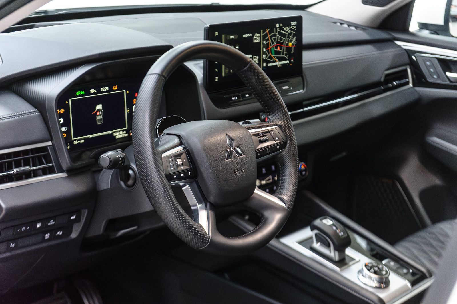 Fahrzeugabbildung Mitsubishi Outlander Top 4WD PHEV Leder LED 4xSHZ 360° HUD