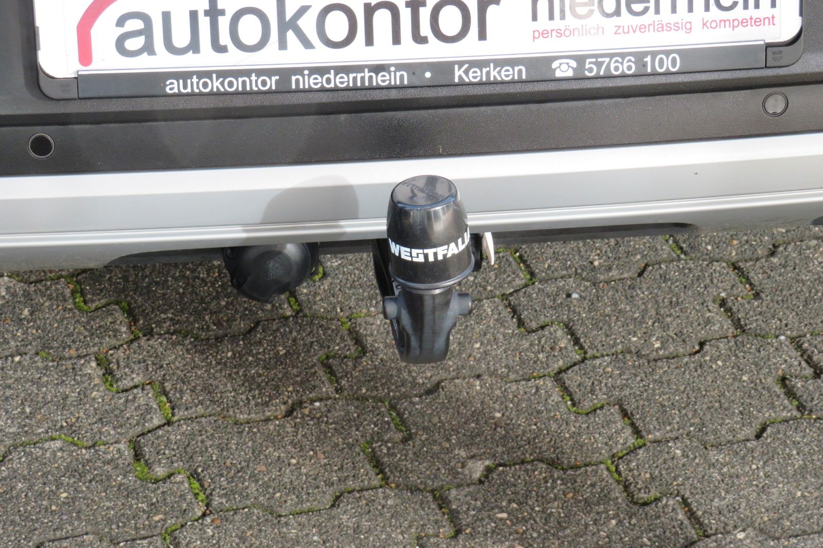 Fahrzeugabbildung Volkswagen T-Roc Life DSG AHK NAVI SITZH. APP-CON. LED 1Hd