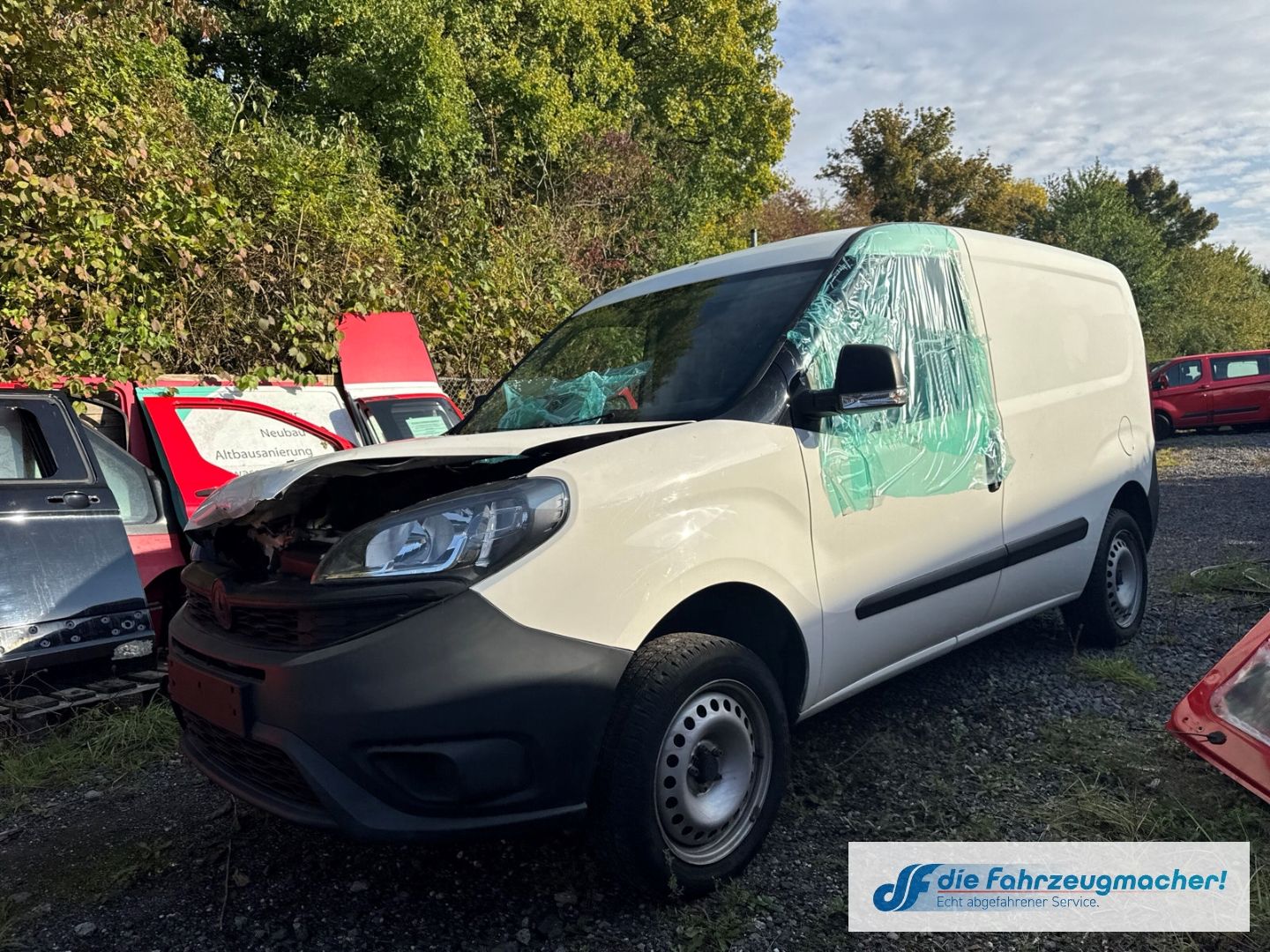 Fahrzeugabbildung Fiat Doblo Basis Kasten 1.4 *BRANDSCHADEN * MOTOR ZER