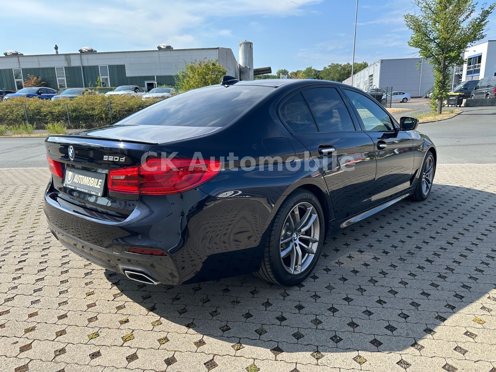 Fahrzeugabbildung BMW 520d xDrive Lim. M-Sport/Navi/Head-Up/LED