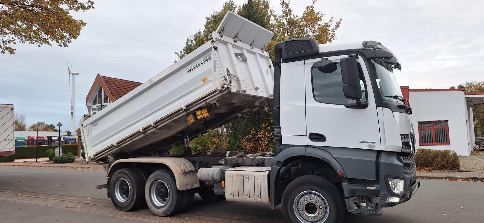 Mercedes-Benz 2648K 6x4 Kipper mit BordmaticLinks Blatt/Blat