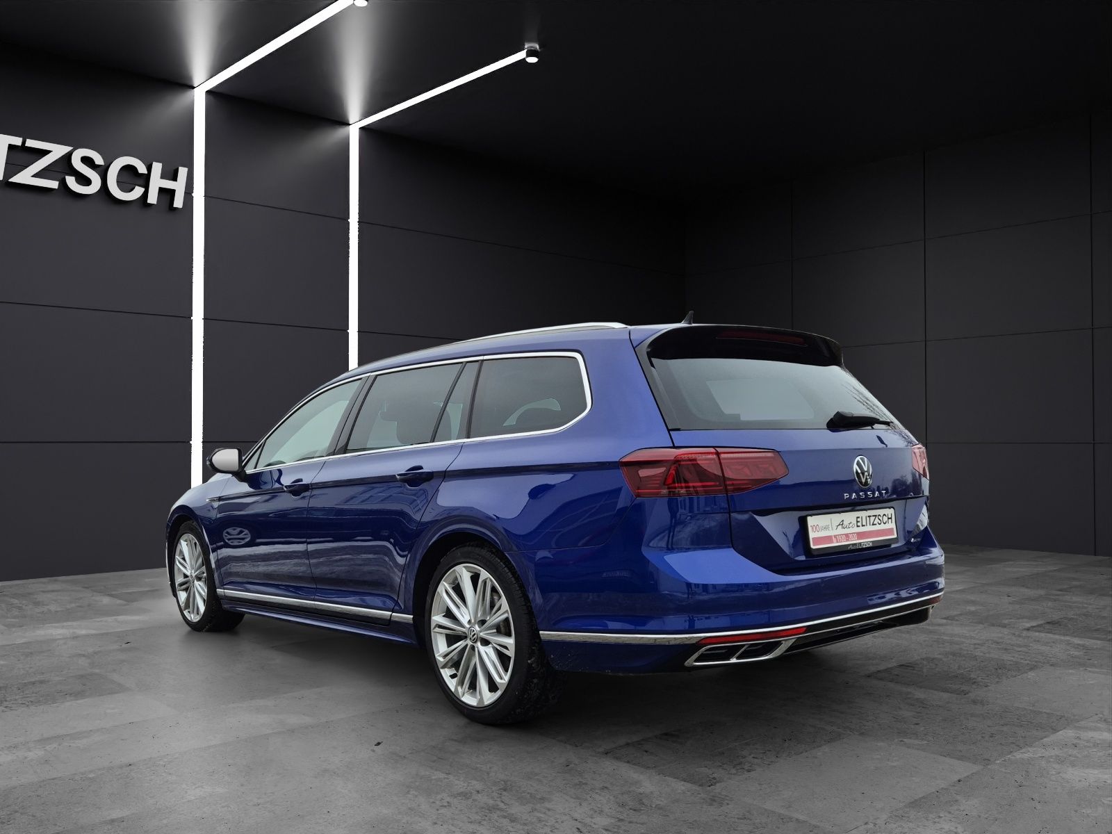 Fahrzeugabbildung Volkswagen Passat Variant TDI R-Line DSG 4Mo Standhzg Matri