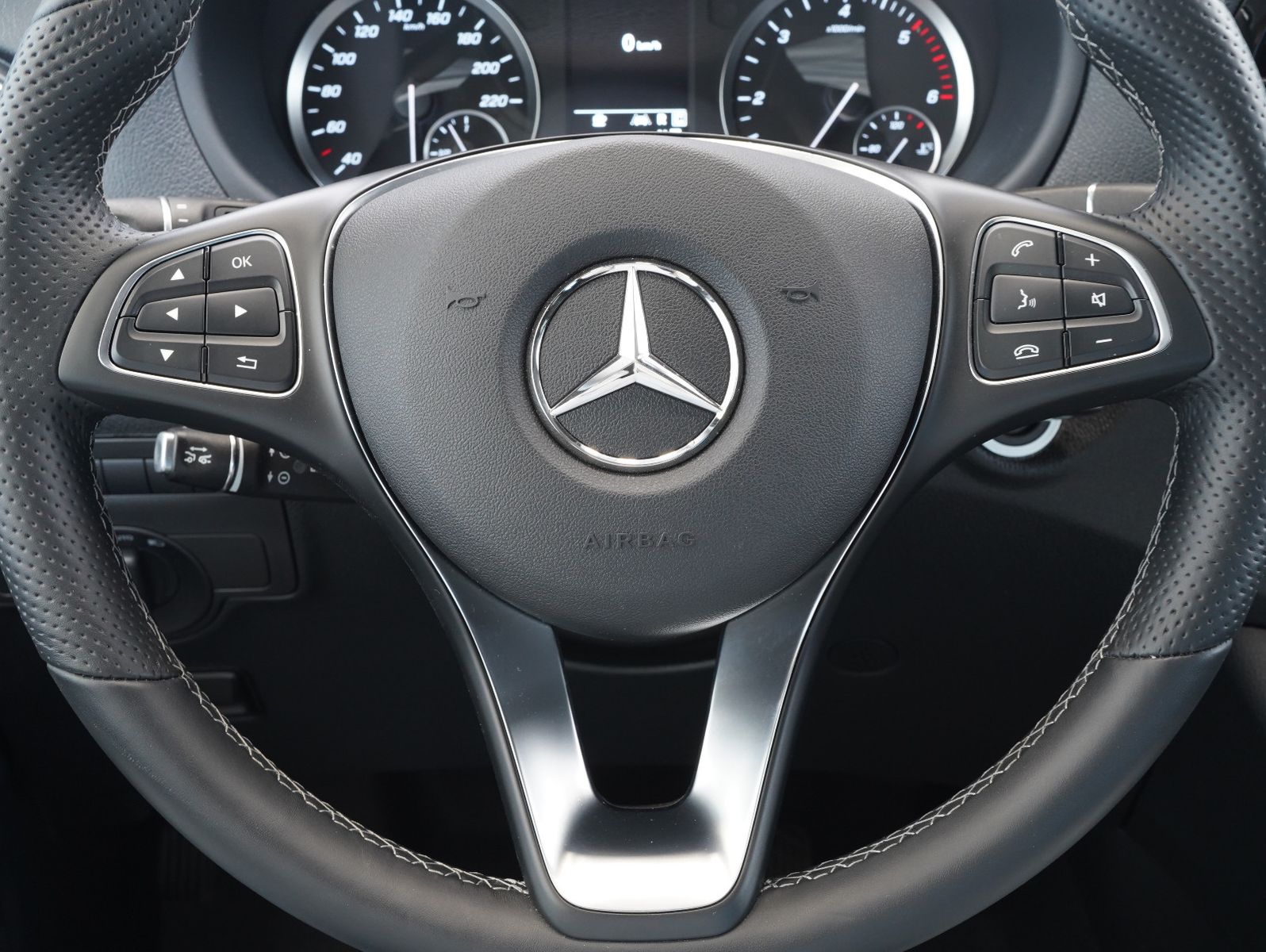 Fahrzeugabbildung Mercedes-Benz Vito Tourer 119 CDI Pro 4x4 lang PÖSSL VANSTAR