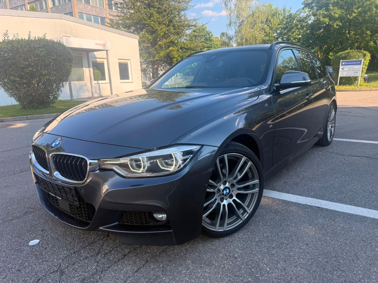 BMW 330d Touring M-Paket LED HuD AHK PANO