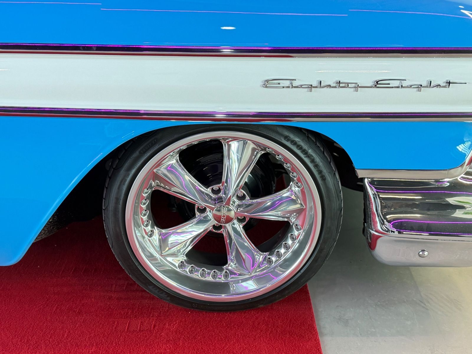 4-Door Holiday Sedan Super 88