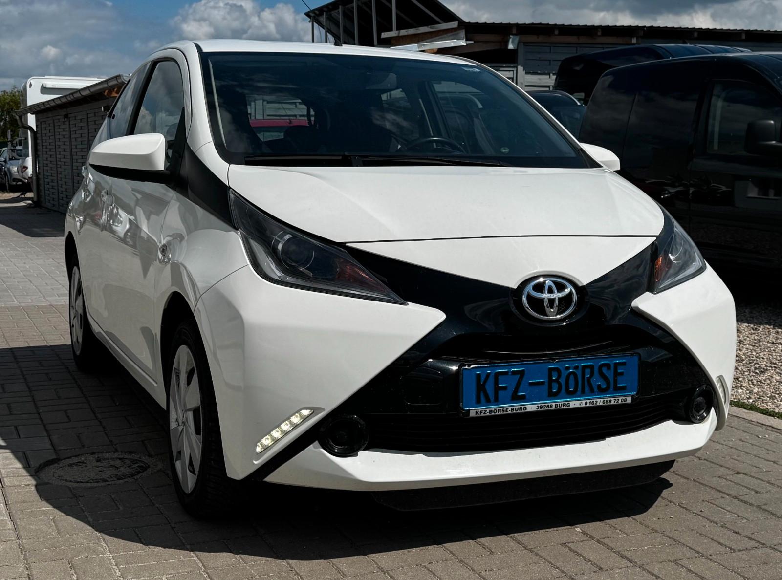 Toyota Aygo x-play *Tempom.*Garantie*2. Hand*Klima*