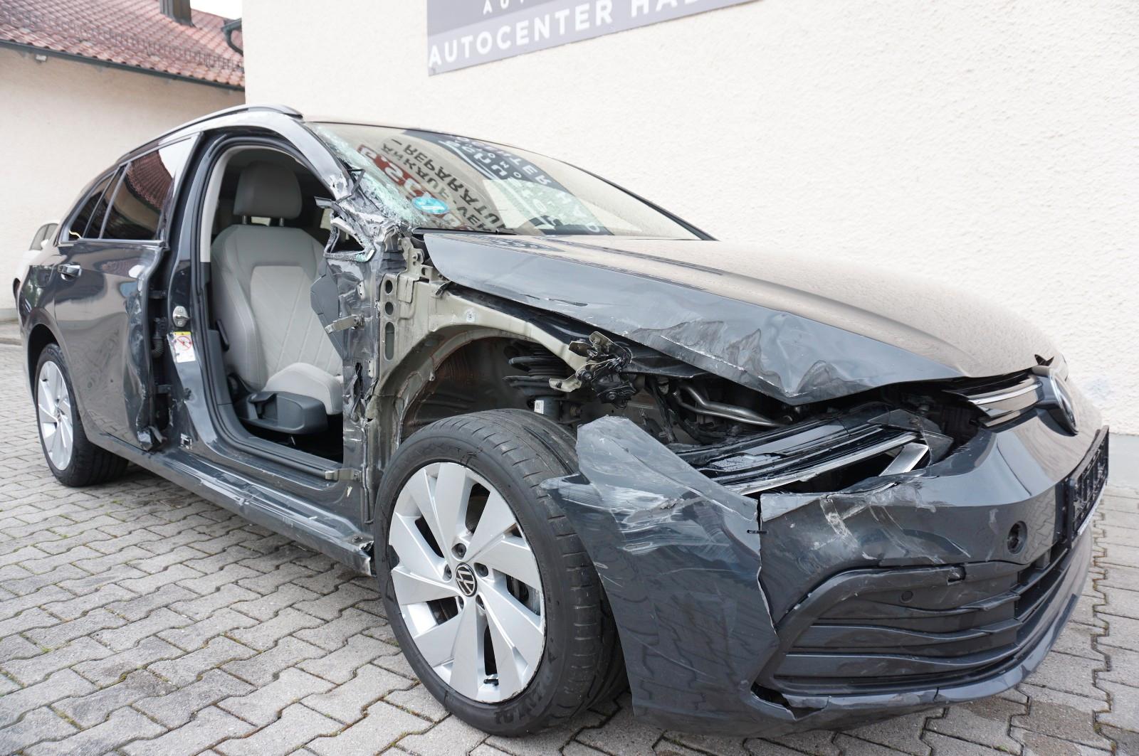 Volkswagen Golf 2.0 TDI DSG Life Var m. IQ LIGHT/ PANODACH