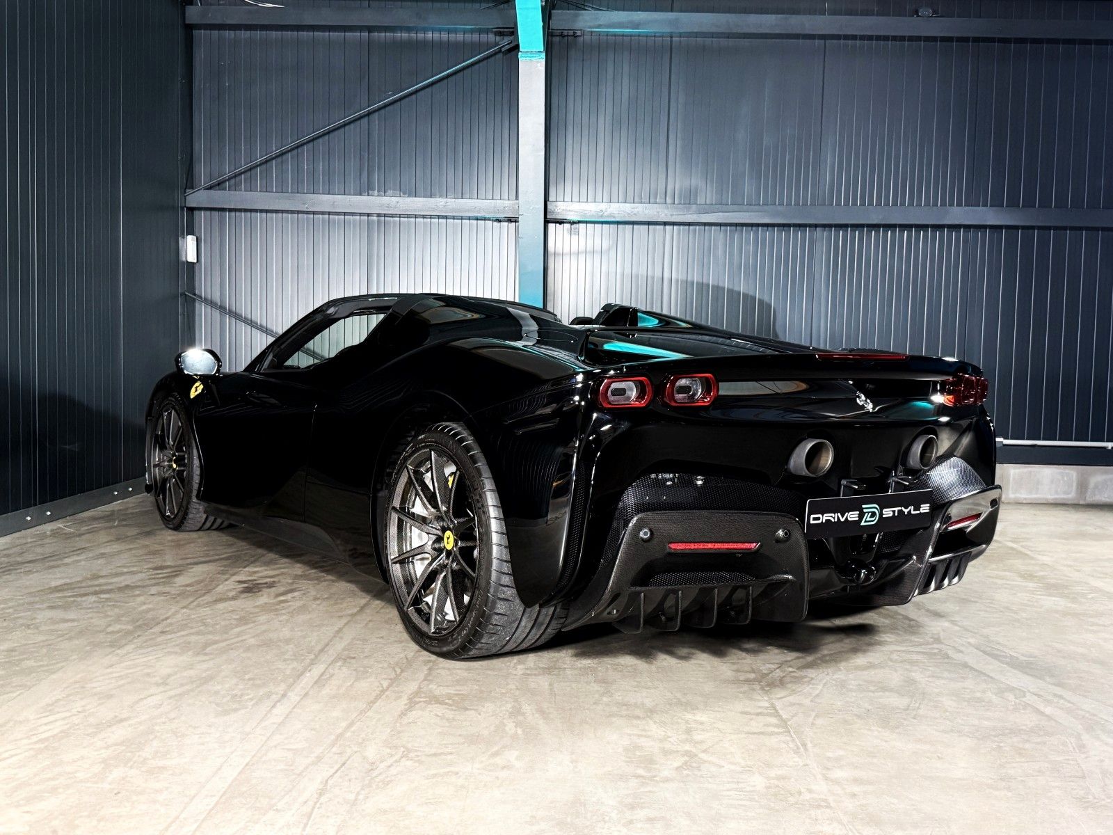 Fahrzeugabbildung Ferrari SF90 Spider + Vollcarbon + Lift + NeroDS1250